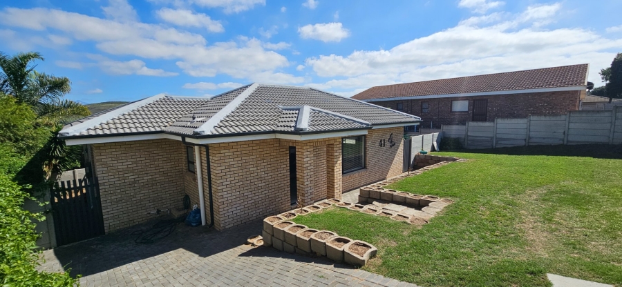 2 Bedroom Property for Sale in Fraaiuitsig Western Cape